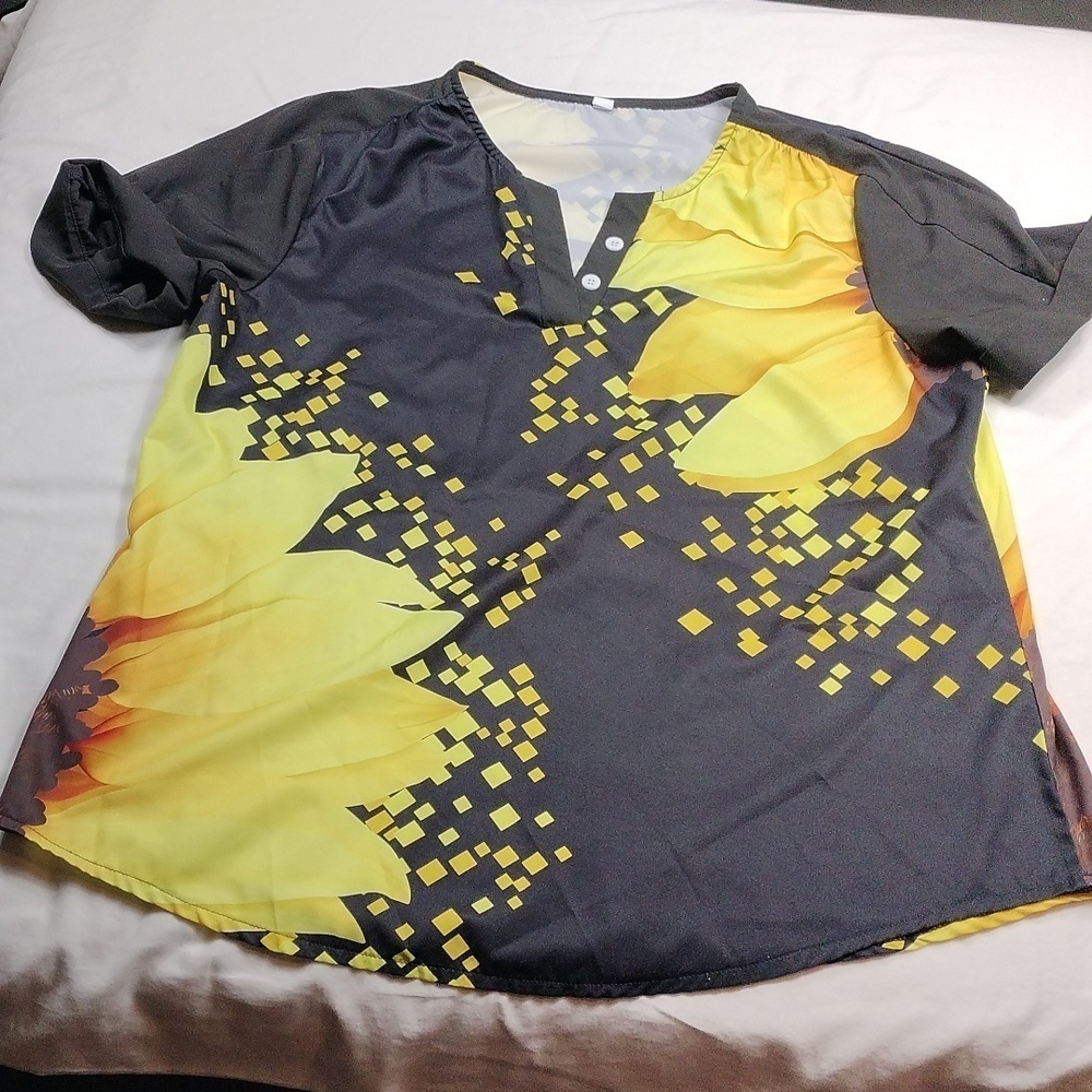 Sunflower women's short sleeved top size XL